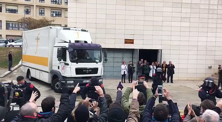 El moment en què treuen les obres de Sixena del Museu de Lleida