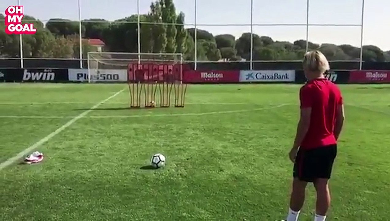 Griezmann prend des cours de coup franc avec Juninho