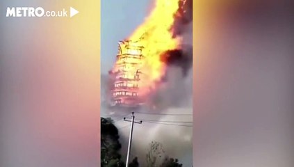Cette pagode de 600 ans réduite en cendres lors d'un incendie incroyable en Chine