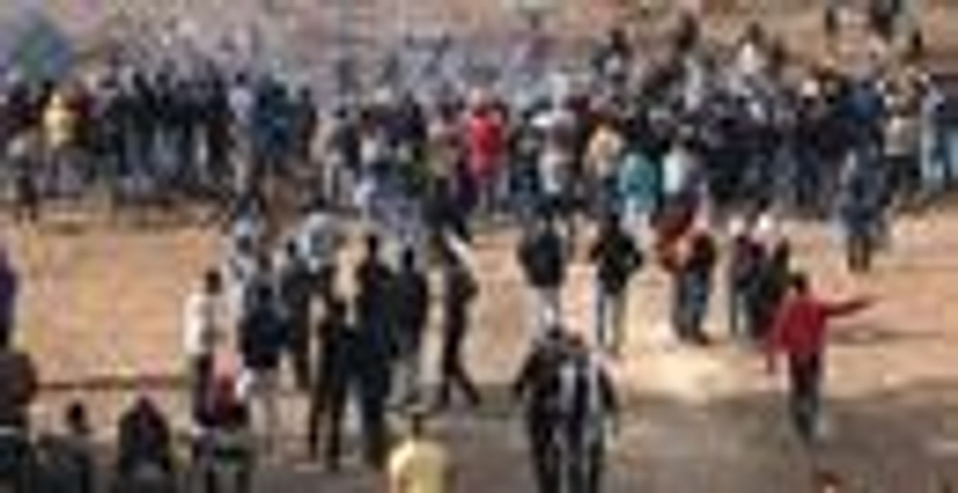 Palestinian University Students Confront Israeli Soldiers in West Bank