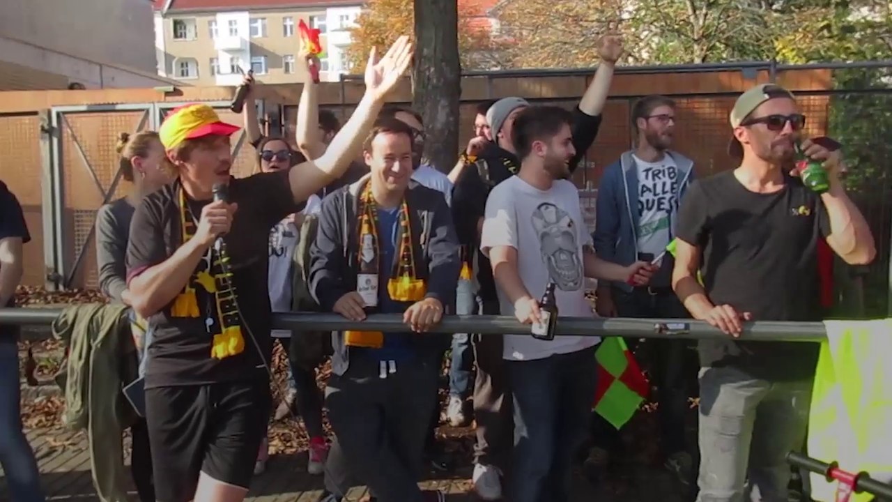 Allemagne : Des groupes de supporters encouragent... les entraîneurs