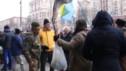 Saakaşvili'ye Adliye Önünde Destek Gösterisi
