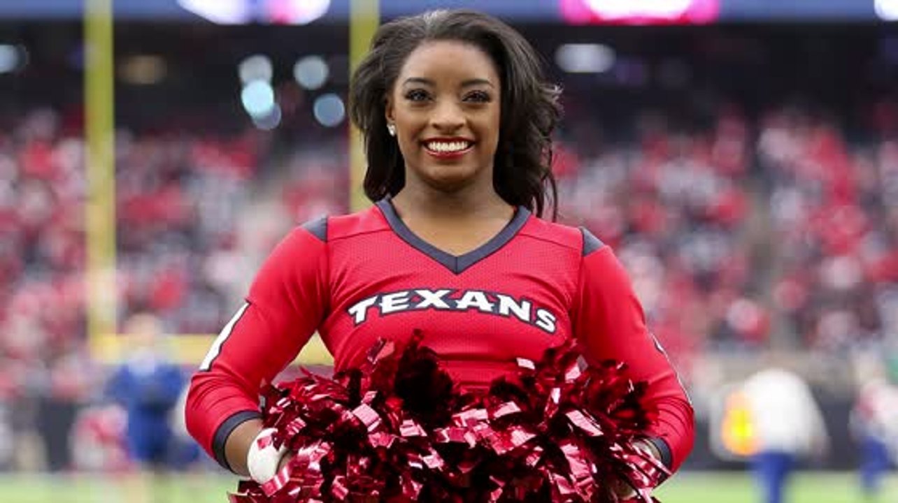 Simone Biles Crushes Cheerleading Debut
