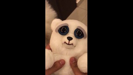 Une peluche gentille et méchante comme son chien