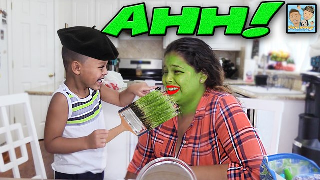 MOMS FACE GETS PRETTY! BOY GETS MAKEUP ON MOMS EYES! DINGLEHOPPERZ MAKEUP VLOG! WHO DID A BETTER JOB?