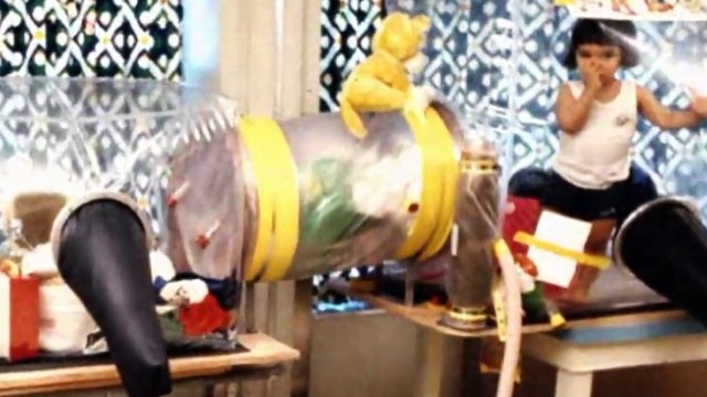 هذا طفل يعيش كل حياتة داخل فقاعة ! قصة حقيقية