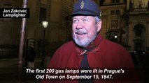 Prague’s lamplighter draws crowds of tourists