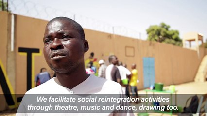 Cartoonists paint mural with inmates in Burkina jail