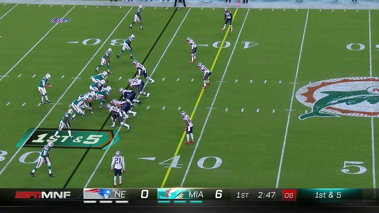 Jay Cutler shows off wheels on sprint for first down