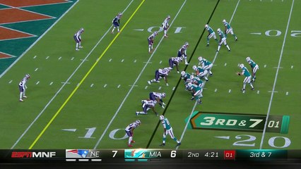 Jay Cutler somehow escapes sure-fire sack to toss first-down pass to Kenyan Drake