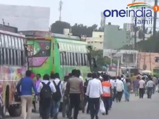 வழிவிடவில்லை என பொதுமக்களை அரிவாளால் வெட்டிய ரவுடிகள்...வீடியோ