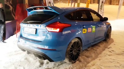 2016 Ford Focus RS attacks snow hill