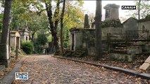 Découvrez la drôle de tradition sur la tombe d'Oscar Wilde au Père Lachaise à Paris - Regardez