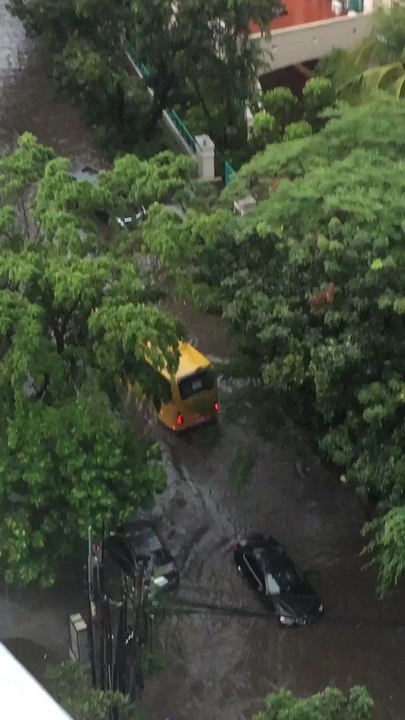 Heavy Rain Swamps Vehicles in South Jakarta
