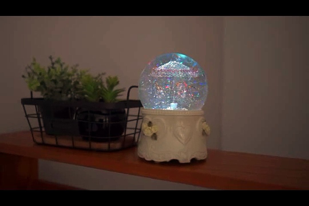 đèn trang trí led gắn cầu thủy tinh