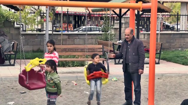 TERÖRSÜZ ŞEHİRLERDE DEĞİŞİM - Malazgirt'te borçlar da ödeniyor hizmet de sunuluyor - MUŞ