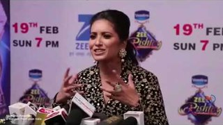 Beautiful Asha Negi Makes Fun at The Red Carpet of at Zee Rishtey Awards 2017