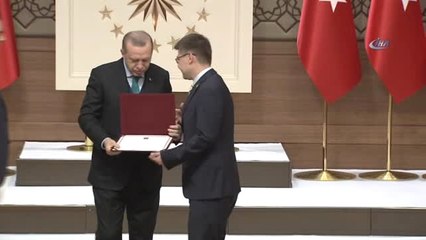 Cumhurbaşkanı Erdoğan, Ödüllerini Sahiplerine Teslim Etti