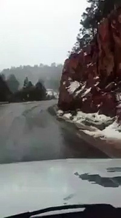 L'occupation insolite des policiers mexicains bloqués par la neige