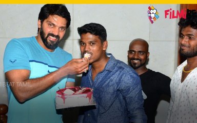 ஆர்யாவை குன்சுமனின்னு சொல்லி பிறந்தநாள் வாழ்த்து கூறிய த்ரிஷா- வீடியோ