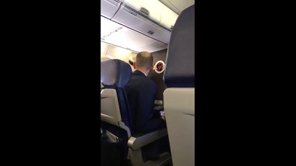 Une femme pète un cable après avoir été surprise en train de fumer dans un avion
