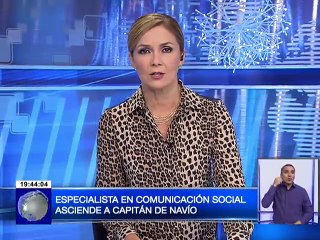 Especialista en comunicación social asciende a Capitán de Navío