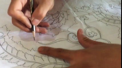 Pembuatan Batik Tulis melukis di atas kain