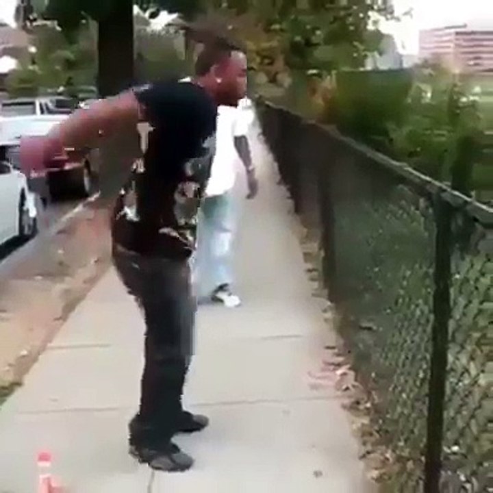 تقليد الآخر في كل شيء يعرض حياتك للخطر{مقطع جميل}