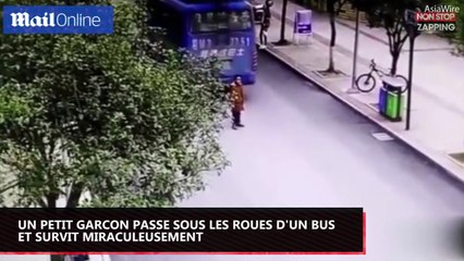 Un écolier se fait renverser par un bus et survit miraculeusement (vidéo)