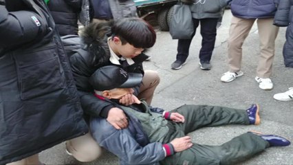 [좋은뉴스] 길에 쓰러진 노인 구한 중학생들 / YTN