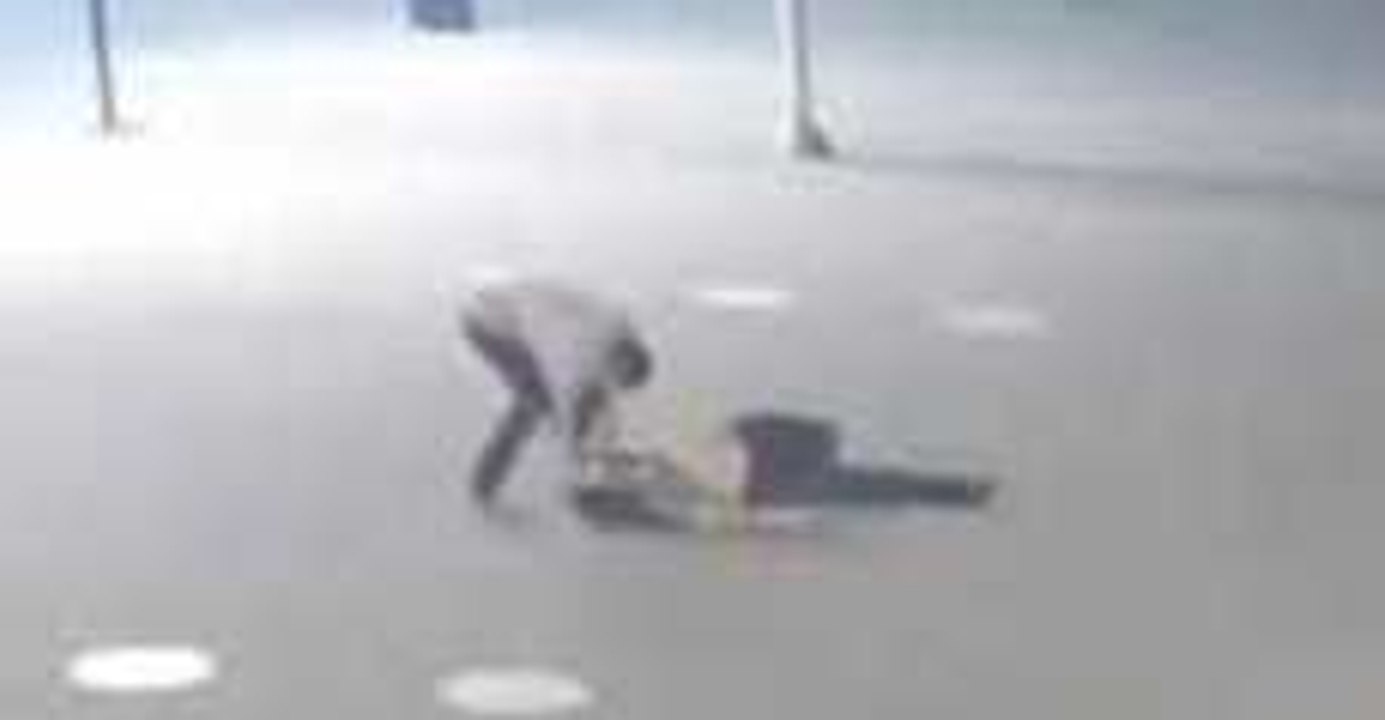 Man Tackled to Ground, Knocked Unconscious in Docklands Robbery