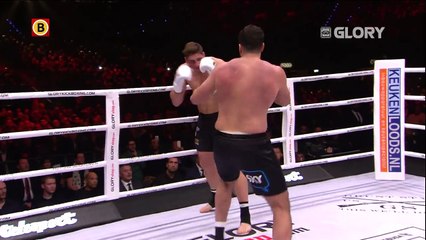 Rico Verhoeven slaat Jamal Ben Saddik KO