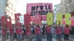 Miles de personas protestan contra políticas de la OMC en Buenos Aires