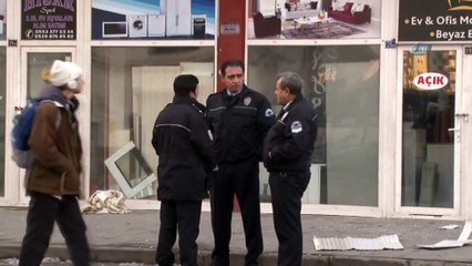 Cinnet Getiren Baba Ailesini Katletti