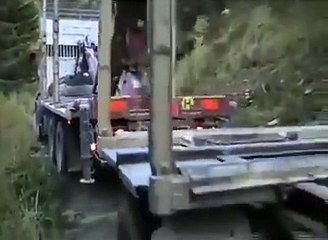 GUARDATE DOVE FA INVERSIONE QUESTO CAMION