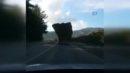 Saman Yüklü Kamyon Tehlike Saçtı