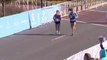 Cette marathonienne est à bout et fini au courage... Marathon de Dallas