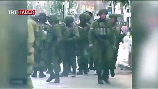 israil askerlerinin ABD'nin Kudüs kararını protesto etmek isterken gözaltına aldığı, direnişin sembolü 14 yaşındaki Fi