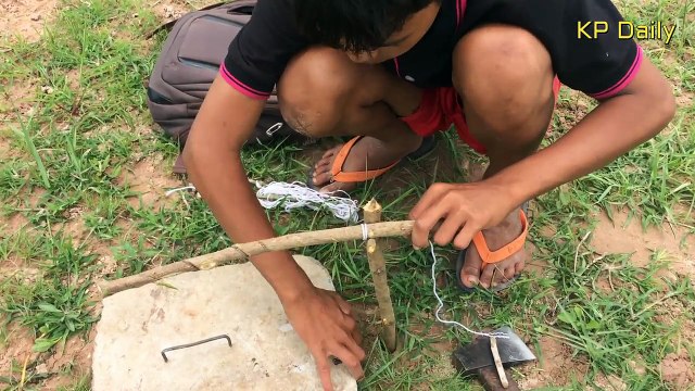 Awesome Quick Bird Trap Using Paiute Deadfall & Deep Hole - How To Make Bird Traps That Work 100%