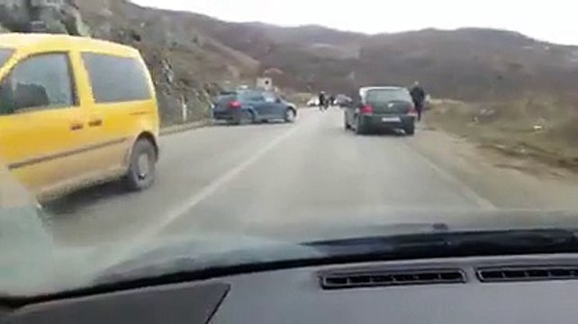 Aksident në magjistralen Prishtinë-Gjilan, vetura del nga rruga