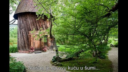 Šetao Je Kroz Šumu i Naišao Na Ovu Kućicu. Kada Je Ušao Unutra Ostao Je Bez Teksta