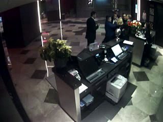 Ünlü oyuncu ve eşine böyle saldırmışlar!