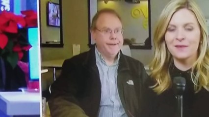 "Je passe à la télé... à la TV !!!" la tête du gars..