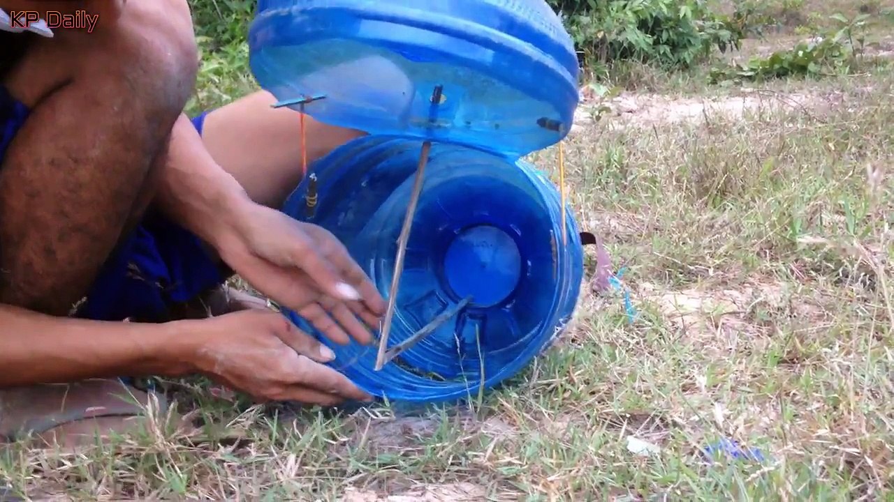 Awesome Quick Bird Trapping & Quail Using Water Plastic Bottle - Easy Best Bird Traps Work 100%