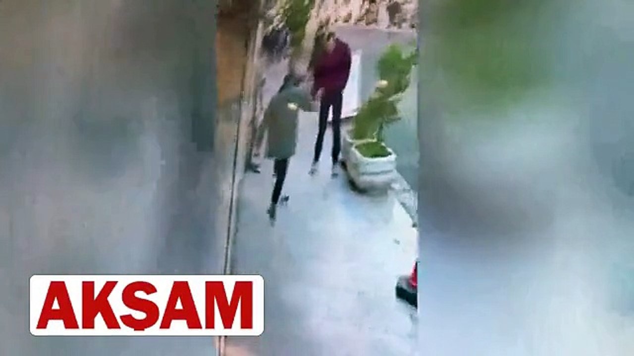 Fareyi tekmeyle kovalayan yaşlı amca