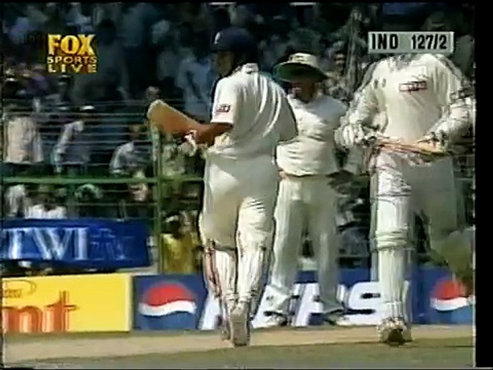 Sachin Tendulkar vs SHANE WARNE-first time in India Sachin faces Warne in test cricket