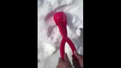 L'accessoire indispensable pour des batailles endiablées : La pince à boule de neige