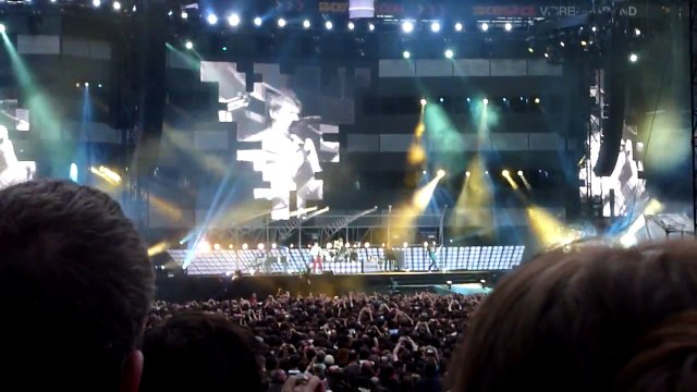 Muse - Supermassive Black Hole, Stade de France, Paris, France 6/21/2013