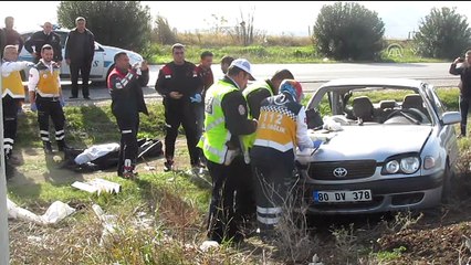 Otomobil elektrik direğine çarptı: 1 ölü, 1 yaralı - ADANA