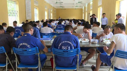 مراكز معالجة مدمني المخدرات تتقدم ببطء في فيتنام الشيوعية